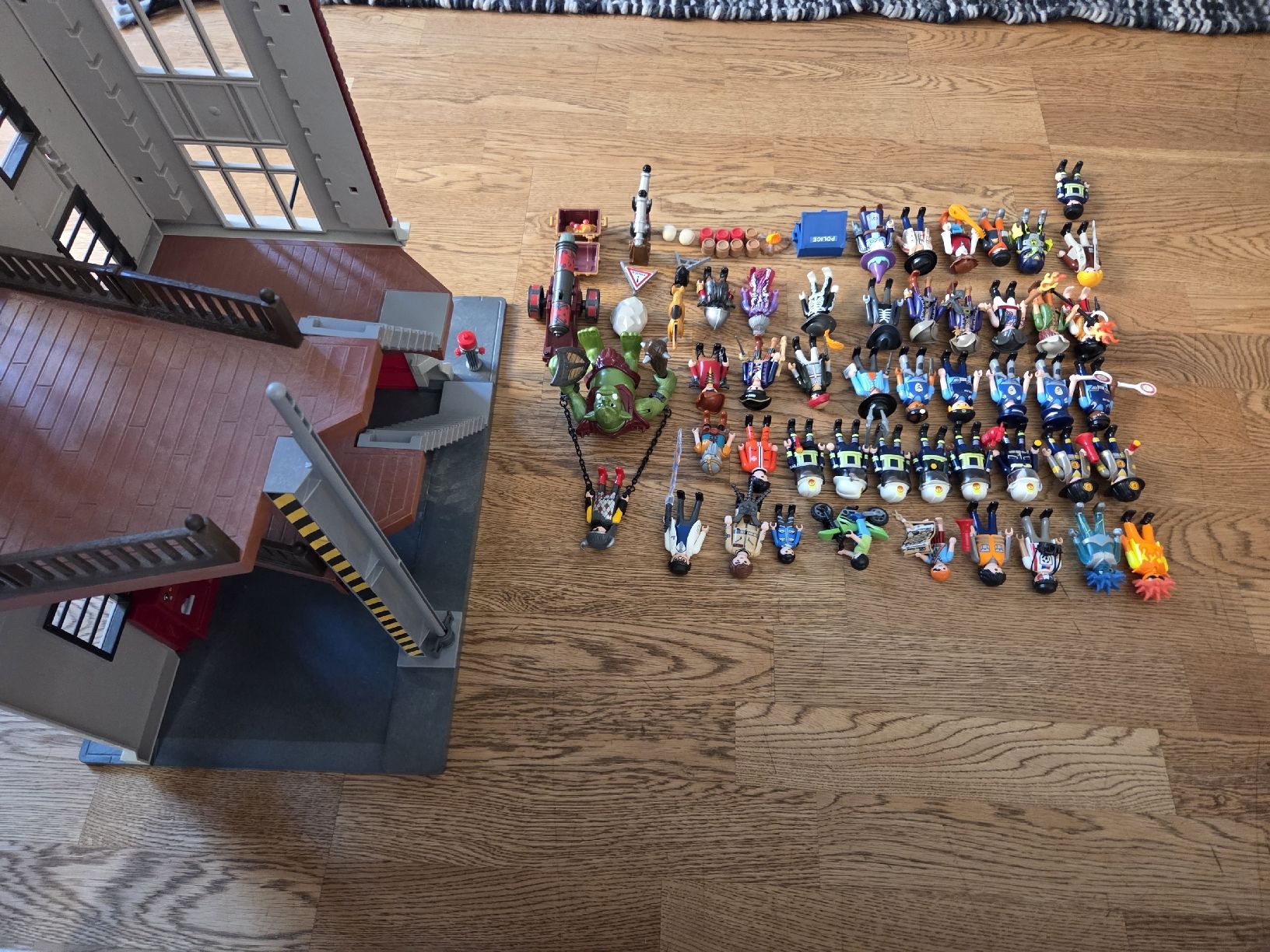 Playmobil Giocattoli: Ghostbusters Haus + viele Figuren – Usato da Mittelhäusern venduto da ABC_XYZ 2