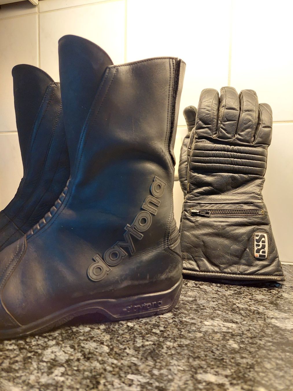 IXS Lotti di vestiti: IXS Motorrad Komplett Ausrüstung – Usato da Saanen venduto da Luise89 4