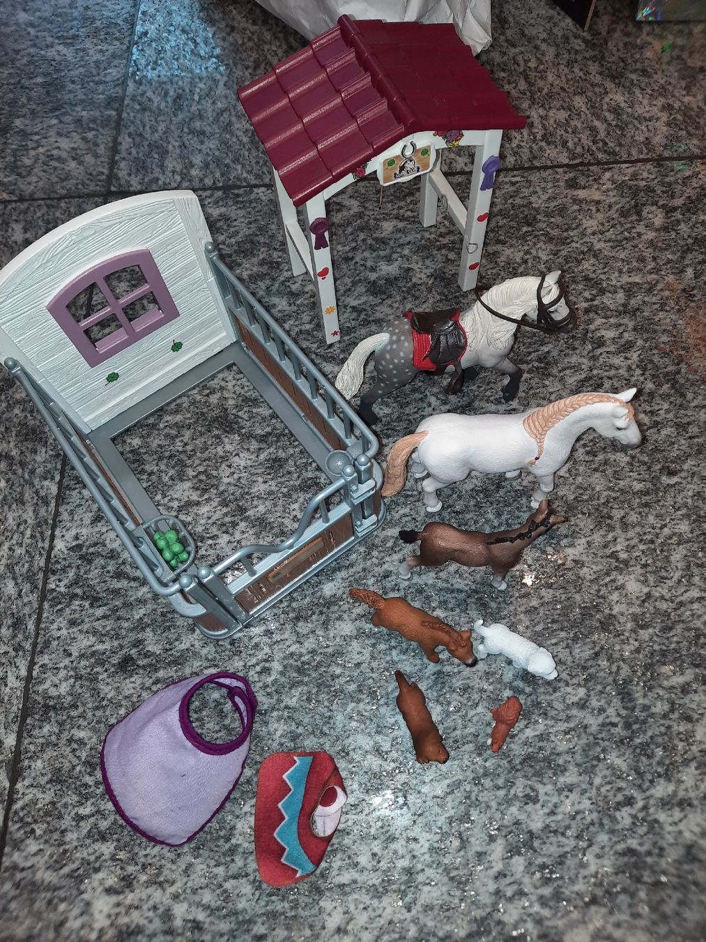 Schleich Spielzeuge: Scuderia Schleich circa 30 pezzi – Gebraucht aus Biasca von Old_6blh 6