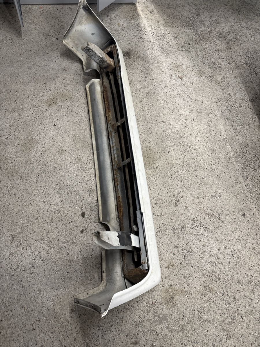 VW Alle Autoersatzteile: Heckstosstange VW Golf 1 Cabrio – Gebraucht aus Oberwil (Dägerlen) von 1997 1
