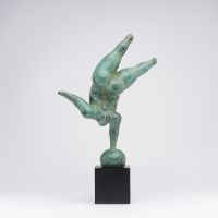 Skulptur aus patinierter Bronze. 46 x 25 x 15 cm.