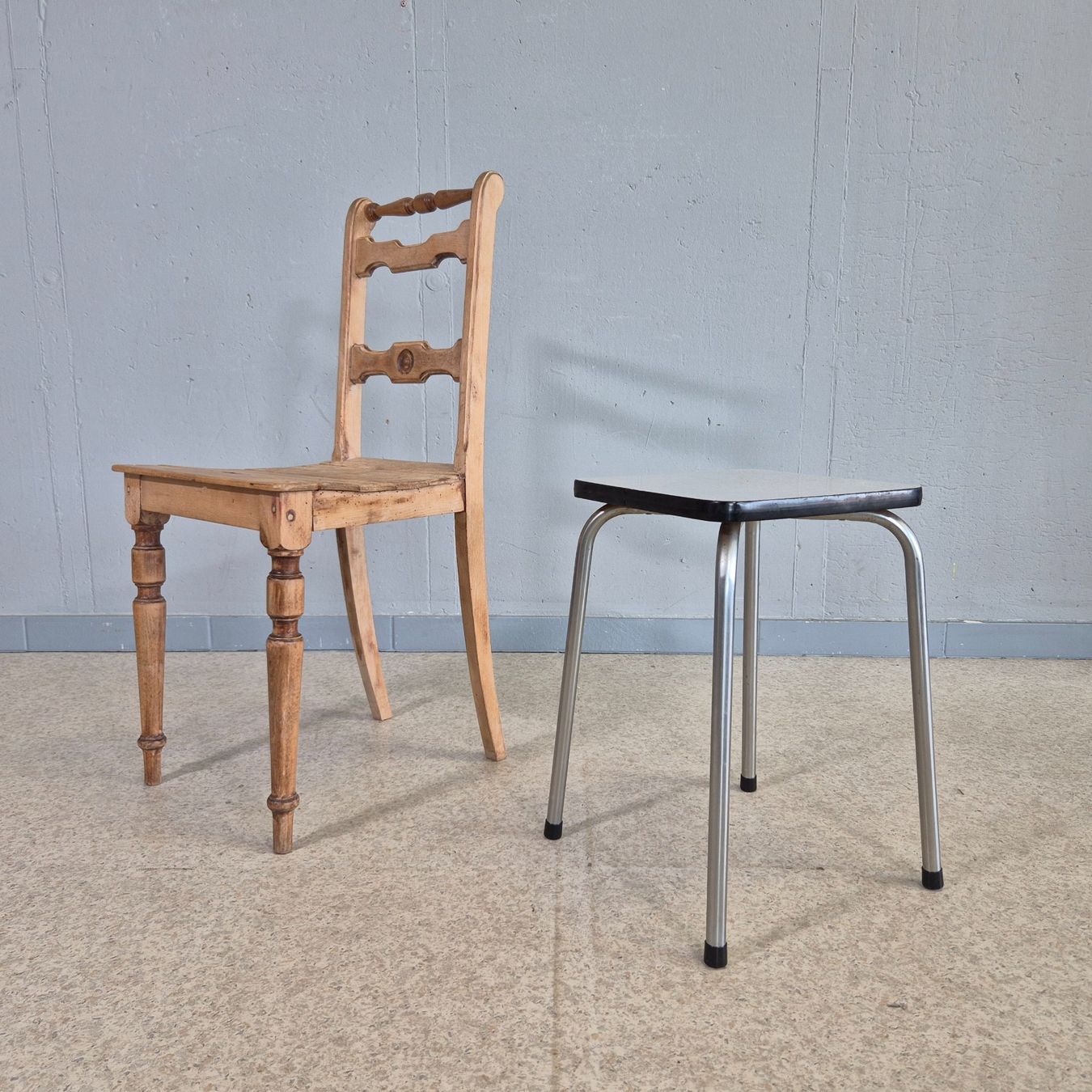 Sgabelli: Kelco Hocker Höcker Küchenhocker Tabouret grau – Usato da Nottwil venduto da Wondewa-Shop 1