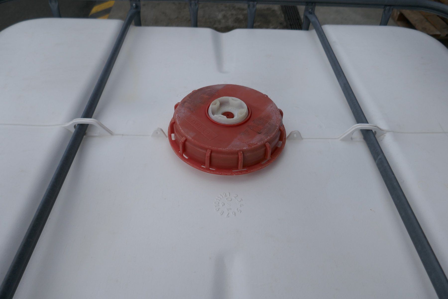 Abbeveratoi e trogoli: IBC-Tank, Wassertank, 1000 Liter – Usato da Port venduto da uzuku 7