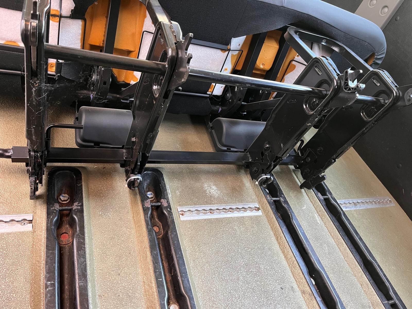 Renault Tutti pezzi di ricambio auto: Sitzbank für Renault Master – Usato da Zollikon venduto da Rayon0 3