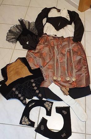 Original Berner "Gotthelf" Sonntagstracht mit Silberschmuck 