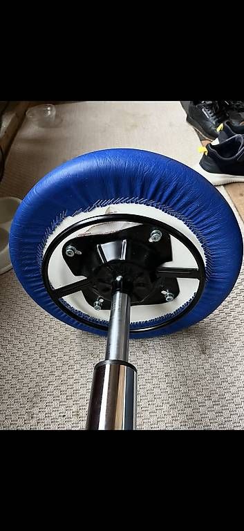 Hocker: Rollhocker Therapiehocker blau neuwertig – Gebraucht aus Emdthal von bak_p82z 1