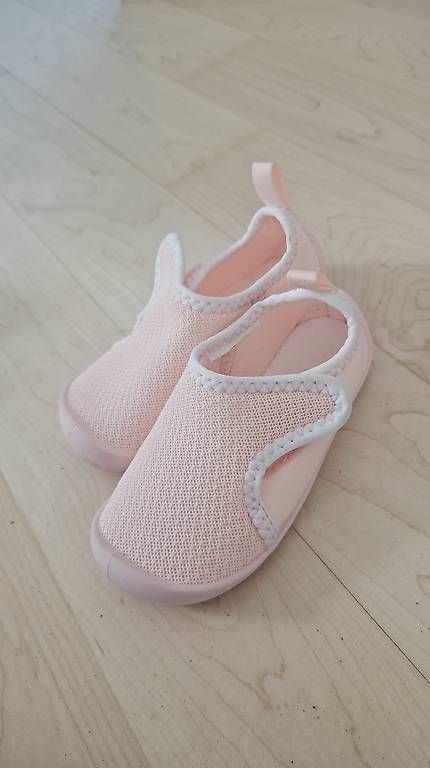 Scarpe per ragazzi: Aqua/gym Schuhe gr.22 – Usato da Flurlingen venduto da Nicole_Koogoo