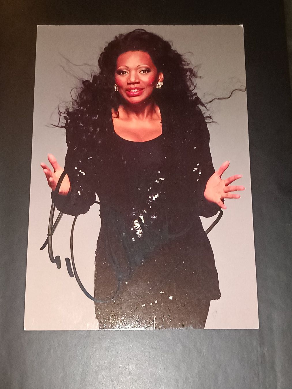 Autografi: Liz Mitchell - Boney M -  original Autogramm – Usato da Menziken venduto da Artographs