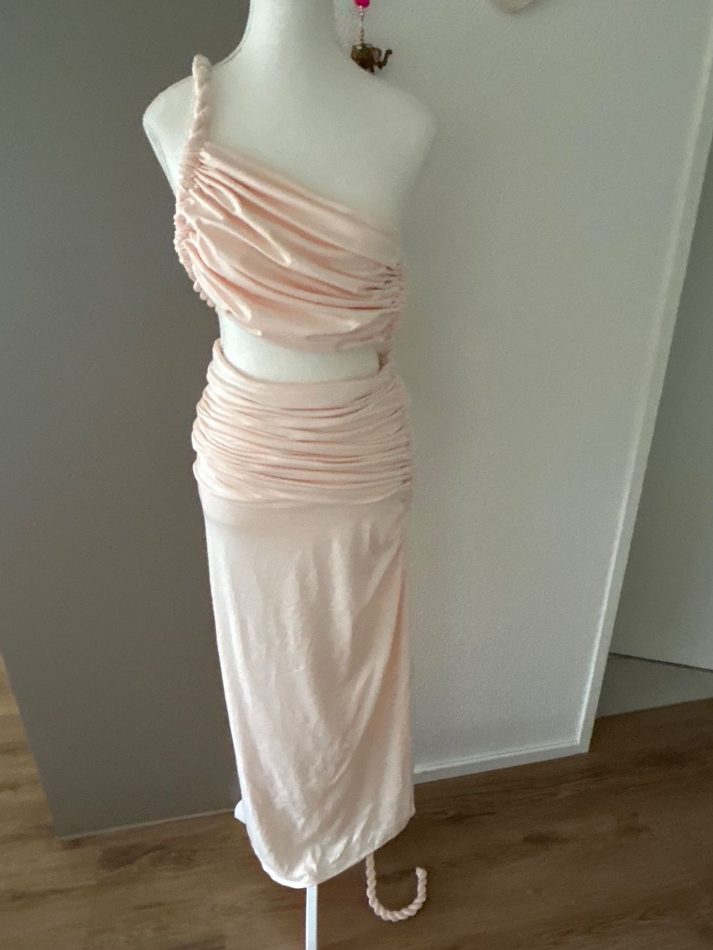 Kleider: Kleid rosa  gerafft Grösse M – Gebraucht aus Brunnen von Nala2929 1