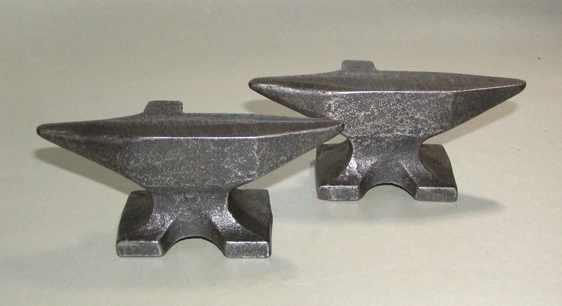 Attrezzi da lavoro: Paar Amboss Guss Rohlinge – Usato da Grenchen venduto da Antique-hunter 1