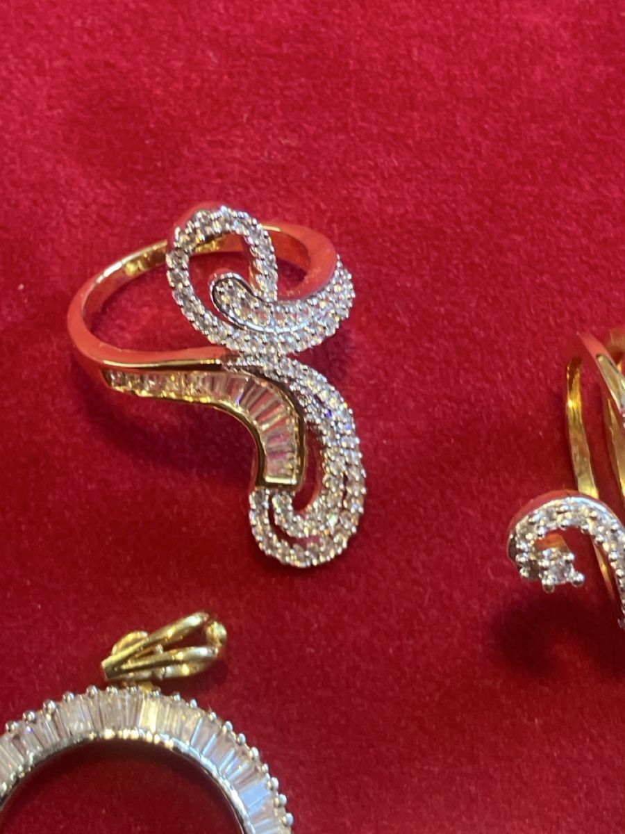 Autres bijoux: Modeschmuck . neu.Lot – Neuf (Voir description) à Muralto par jac_hkz5 2