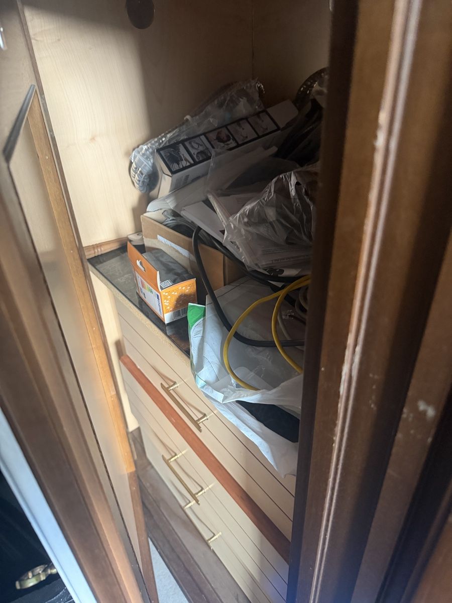 Credenze: Sideboard Holz mit Schnitzereien hell dunkel gebraucht – Usato da Zetzwil venduto da Emergency144 4