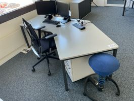 Hochwertige Büromöbel