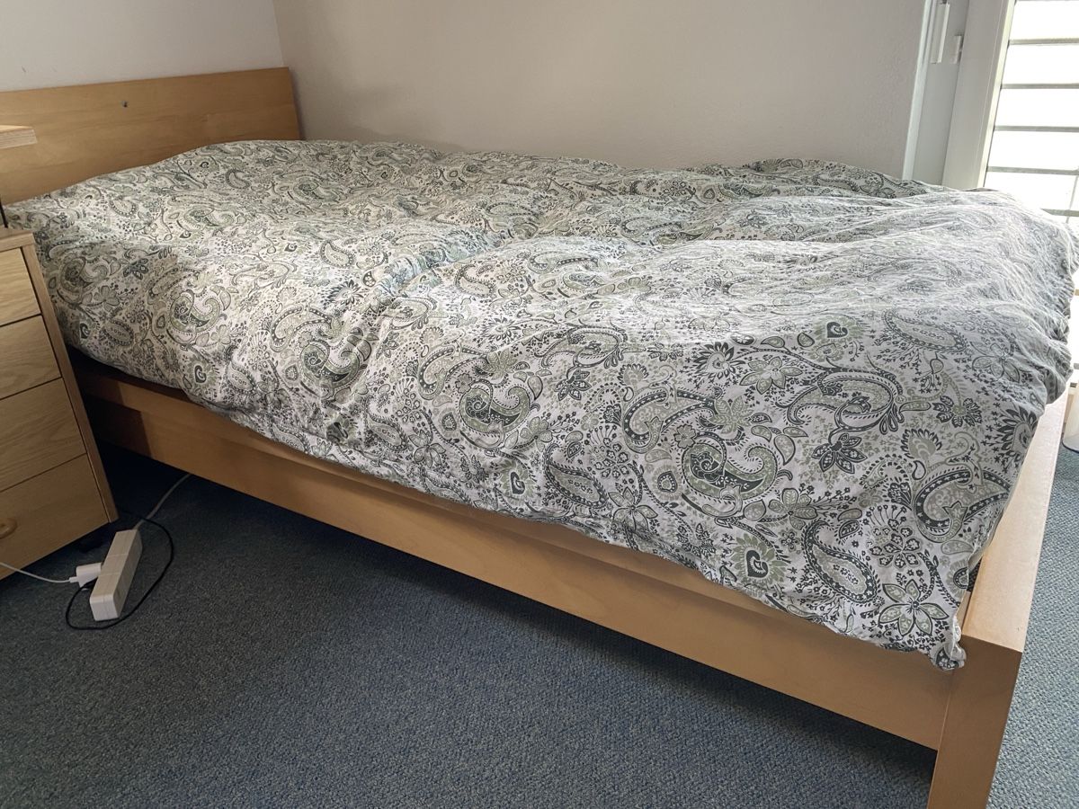 Betten: Einzel- Bett - Gestell aus Holz hell  – Gebraucht aus Ossingen von Blabaer 4