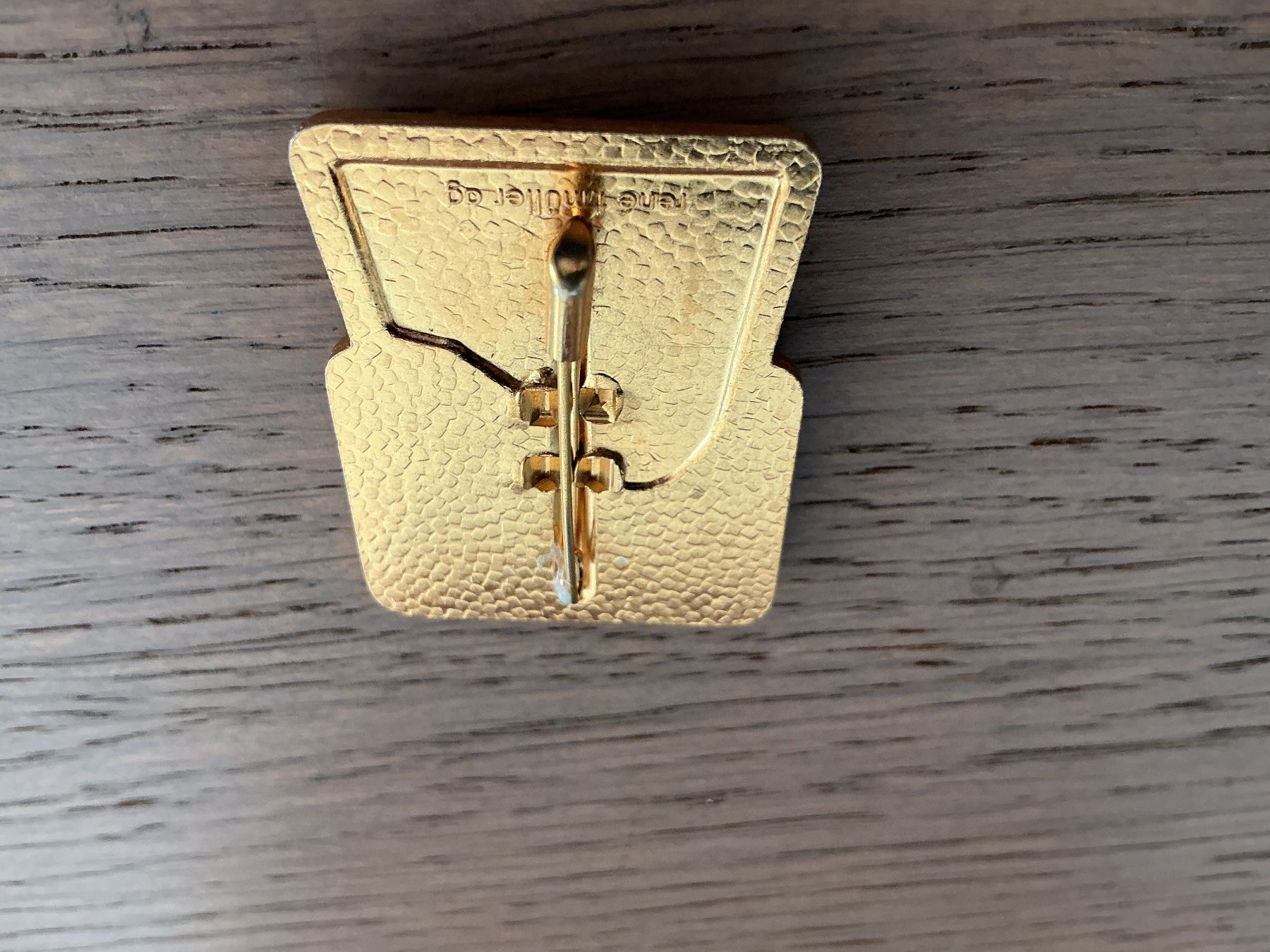 Basler Plaketten & Abzeichen: Baslerfasnachtsplaketten Gold 1990 – Gebraucht aus Arlesheim von printz01 1