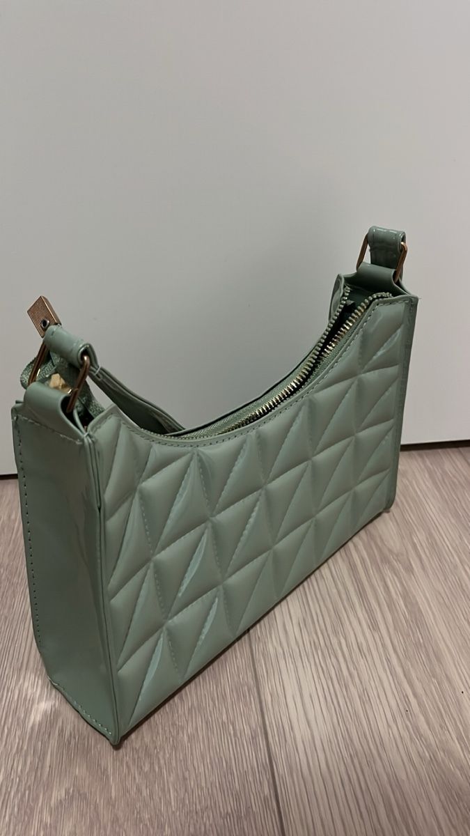 Sacs femmes: Handtasche gesteppt mint neuwertig – Neuf avec emballage d'origine à Boll par iva_8hql