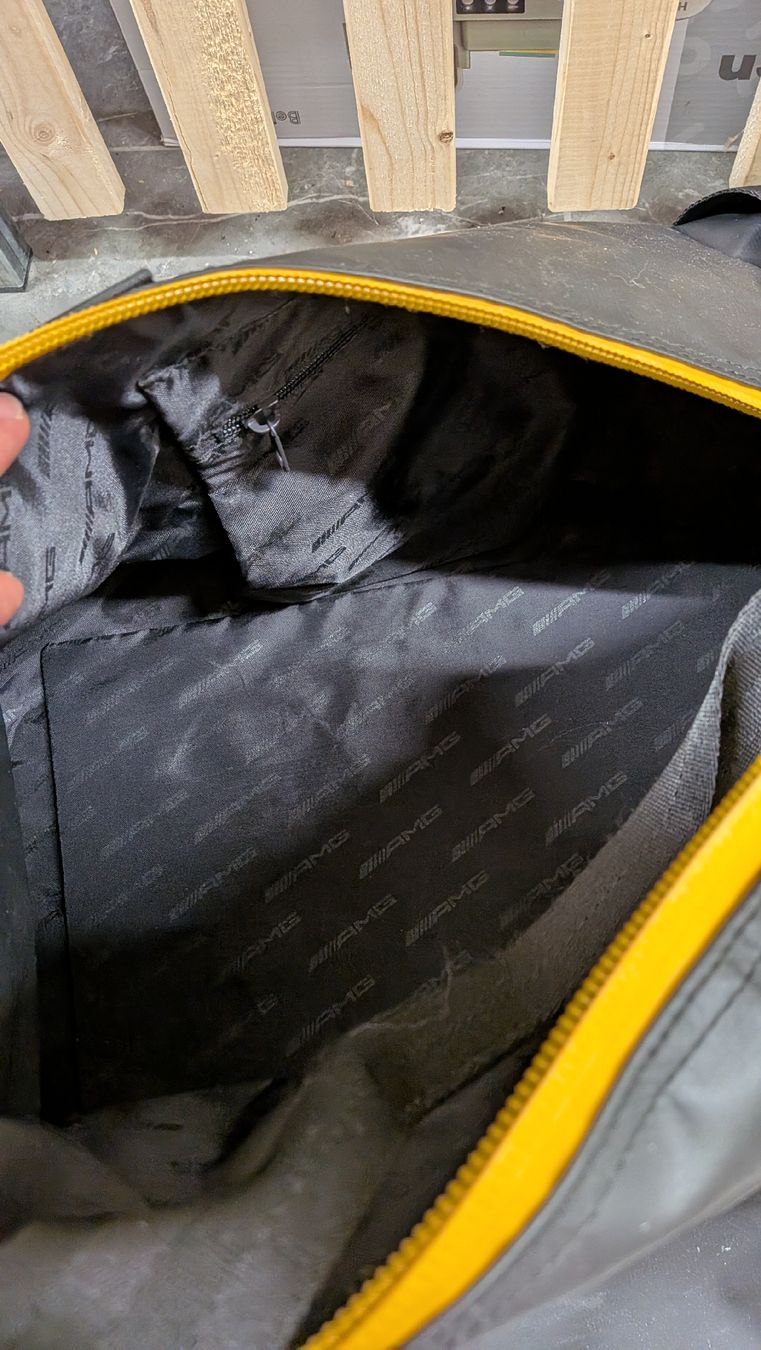 Mercedes-Benz Borse: Grosse Weekender Tasche Mercedes AMG – Usato da Dübendorf venduto da Mirkolino90 1