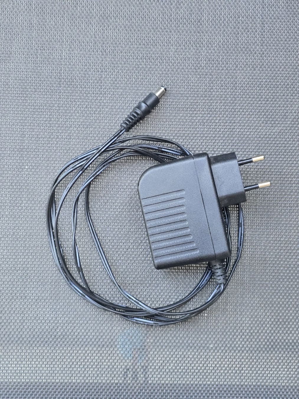 Laufwerke & Adapter: Adapter mit Hohlstecker 5.5 × 2.1 – Gebraucht aus Grandval von Golumbus