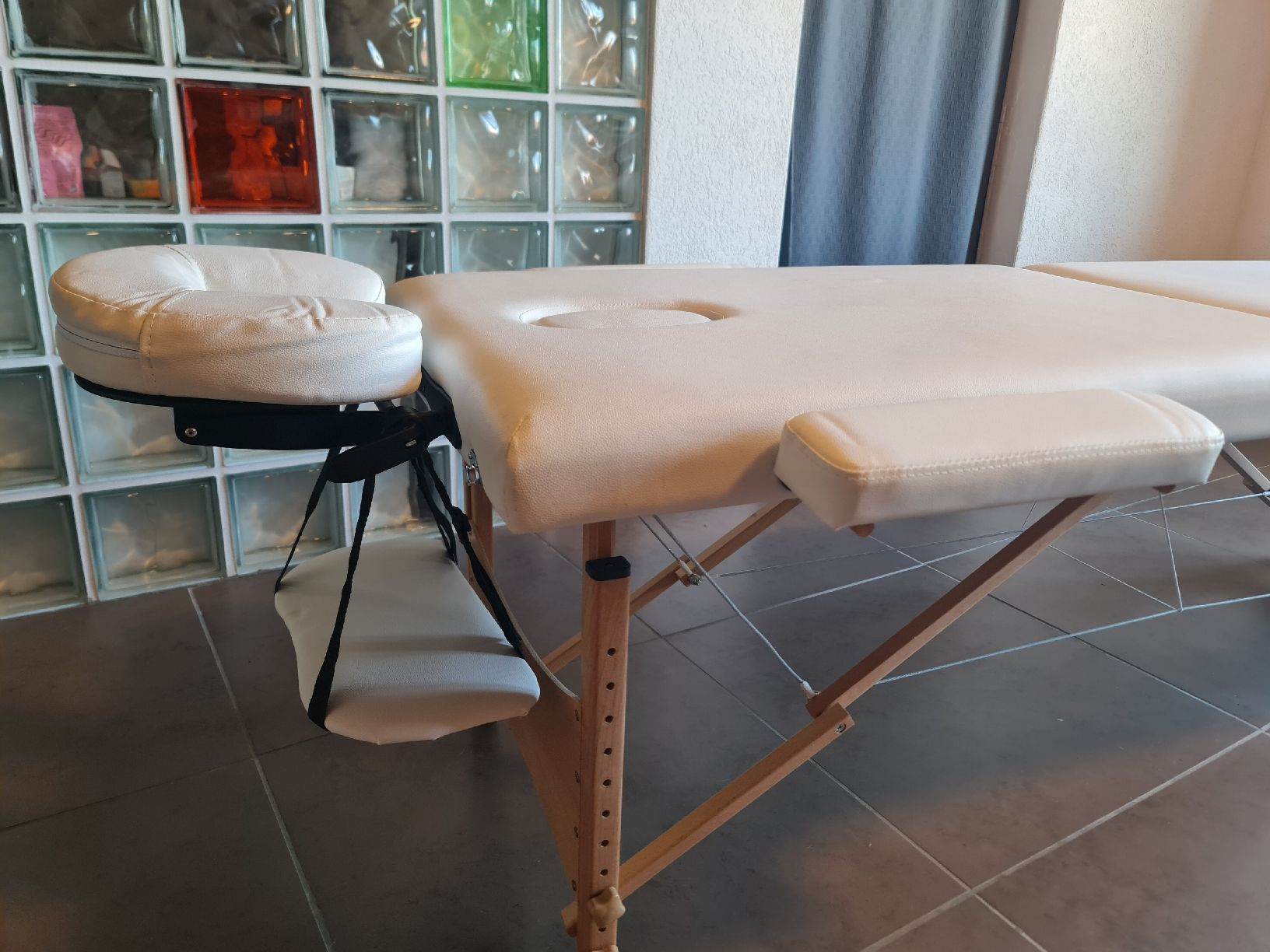 Kosmetik-& Massageliegen: Massageliege weiss – Gebraucht aus Rüfenach AG von mie_y852 2