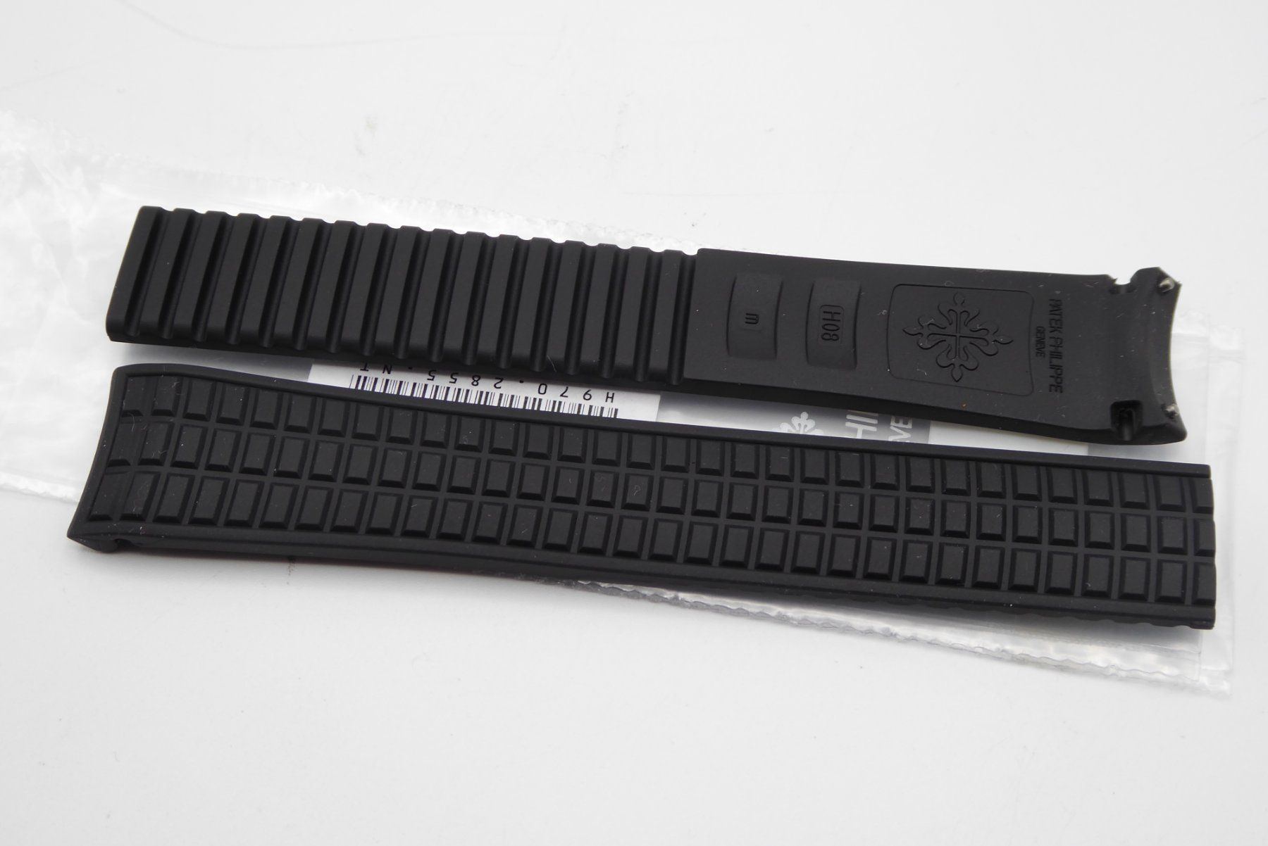 Patek Philippe Orologi: Patek Philippe Aquanaut Luce Black Rubber Strap 5267 – Nuovo (secondo la descrizione) da Geneve venduto da adr_xk6n 1