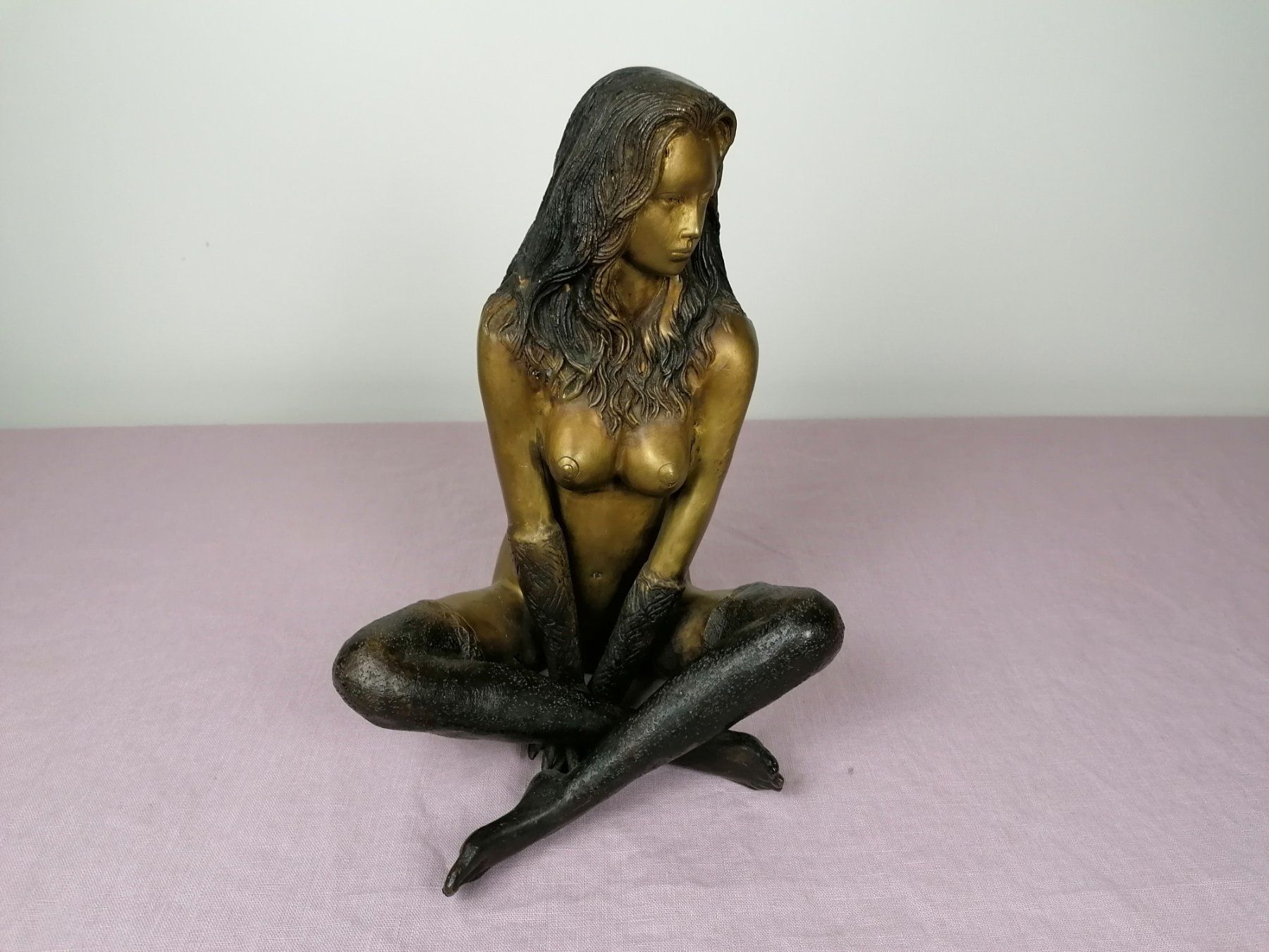 Statuette: Erotische Frauenfigur aus Messingbronze – Usato da Köniz venduto da Brockenreich