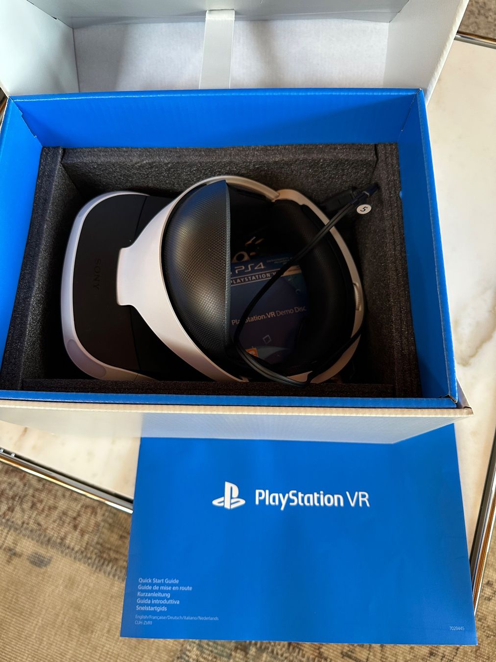 Sony VR Brille: Sony Playstation VR Set mit 1 Spiel – Gebraucht aus Oberrieden von Poxman