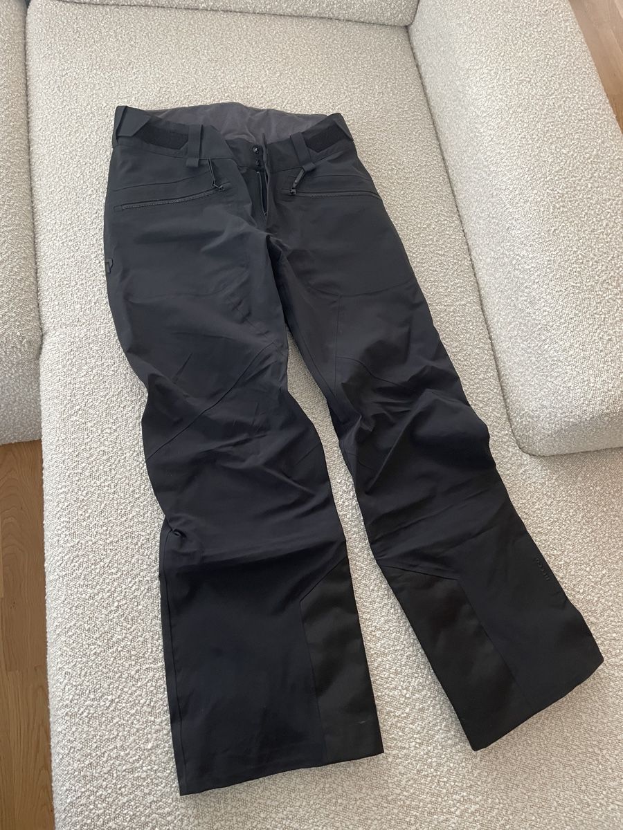 Peak Performance Hosen: Peak Performance Ski Pants W - Black, Size M – Gebraucht aus Au ZH von use_jgn2