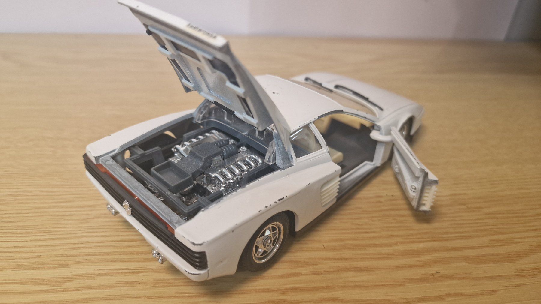 Bburago Voitures modèles: Modellauto 1/24, Ferrari Testarossa, 1984 – D'occasion à Weisslingen par and-lo73 3