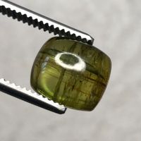 schönes Turmalin Cabochon grün 5.9 Karat