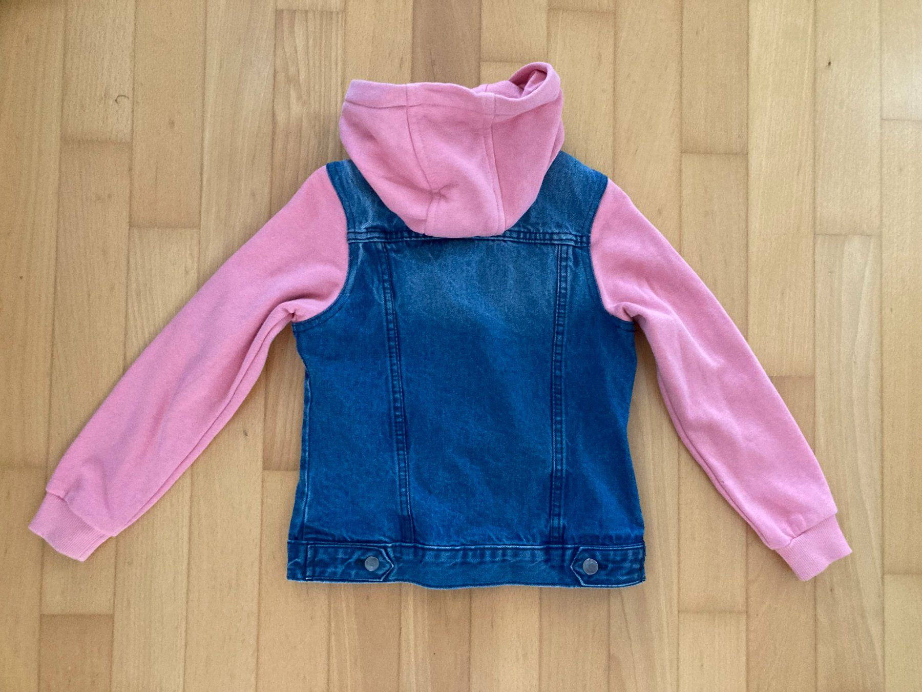 Giacche & Cappotti: Jeansjacke rosa und blau – Usato da Muttenz venduto da Juvenile33 1