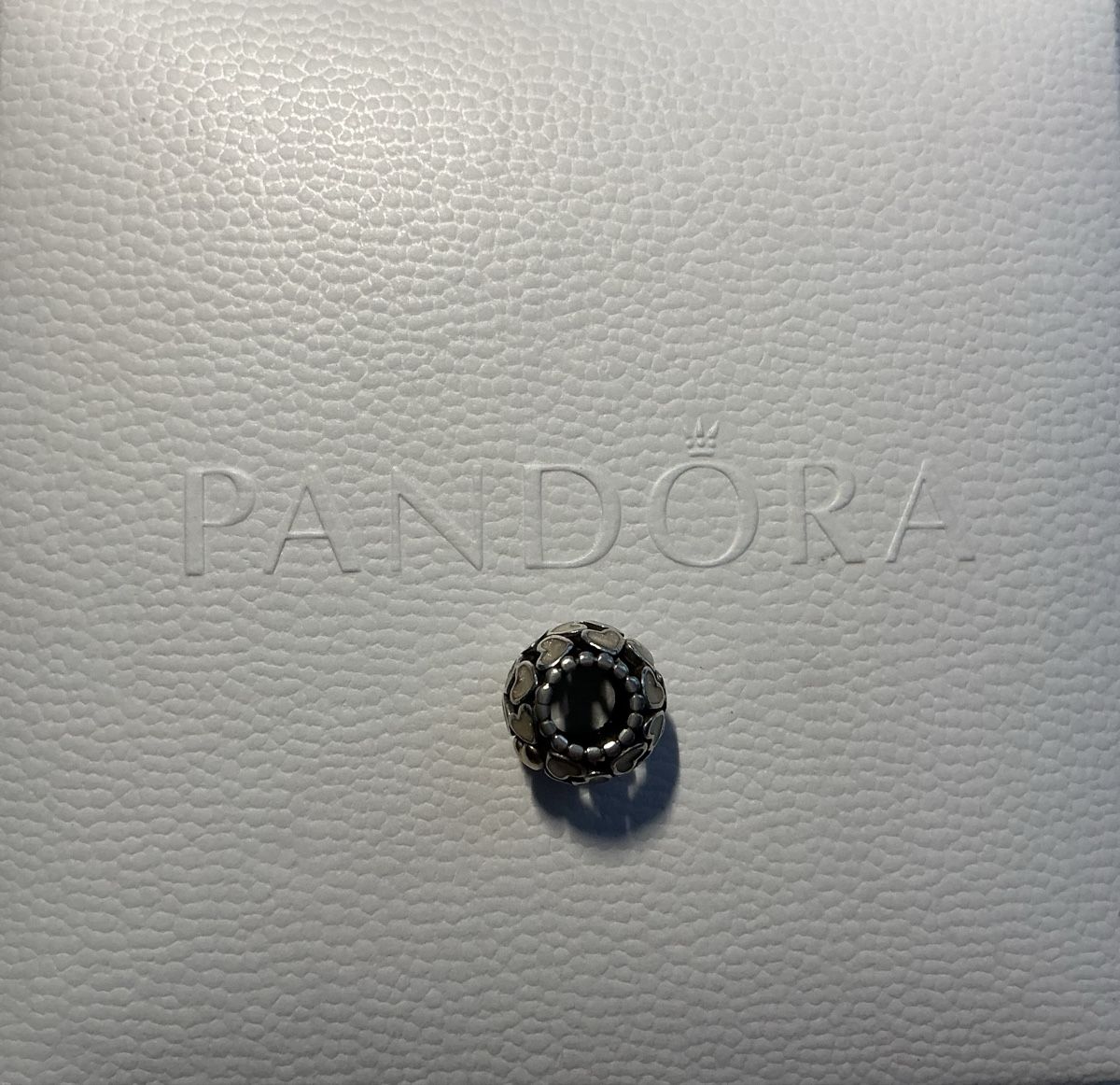 Pandora Ciondoli: Pandora Charm mit Herzen mehrfarbig – Usato da Theilingen venduto da Cykelnyckel 1