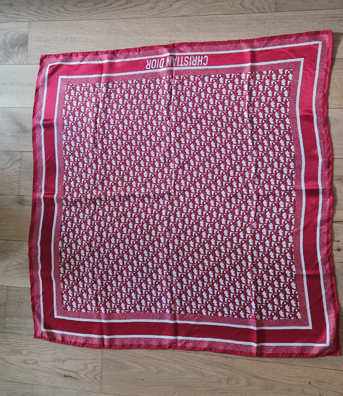 Dior Foulards & écharpes: Foulard Dior – Neuf (Voir description) à Collombey par Preloveditems 4