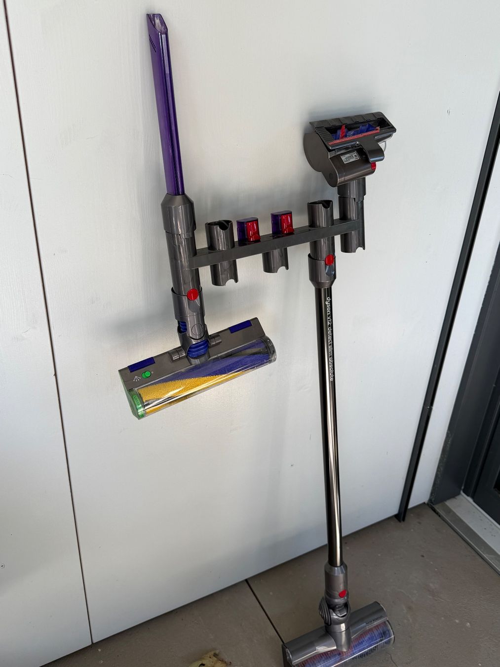 Dyson Aspirateurs & Accessoires: Dyson V12 detect slim absolute – D'occasion à Salmsach par eva_7rw2 1