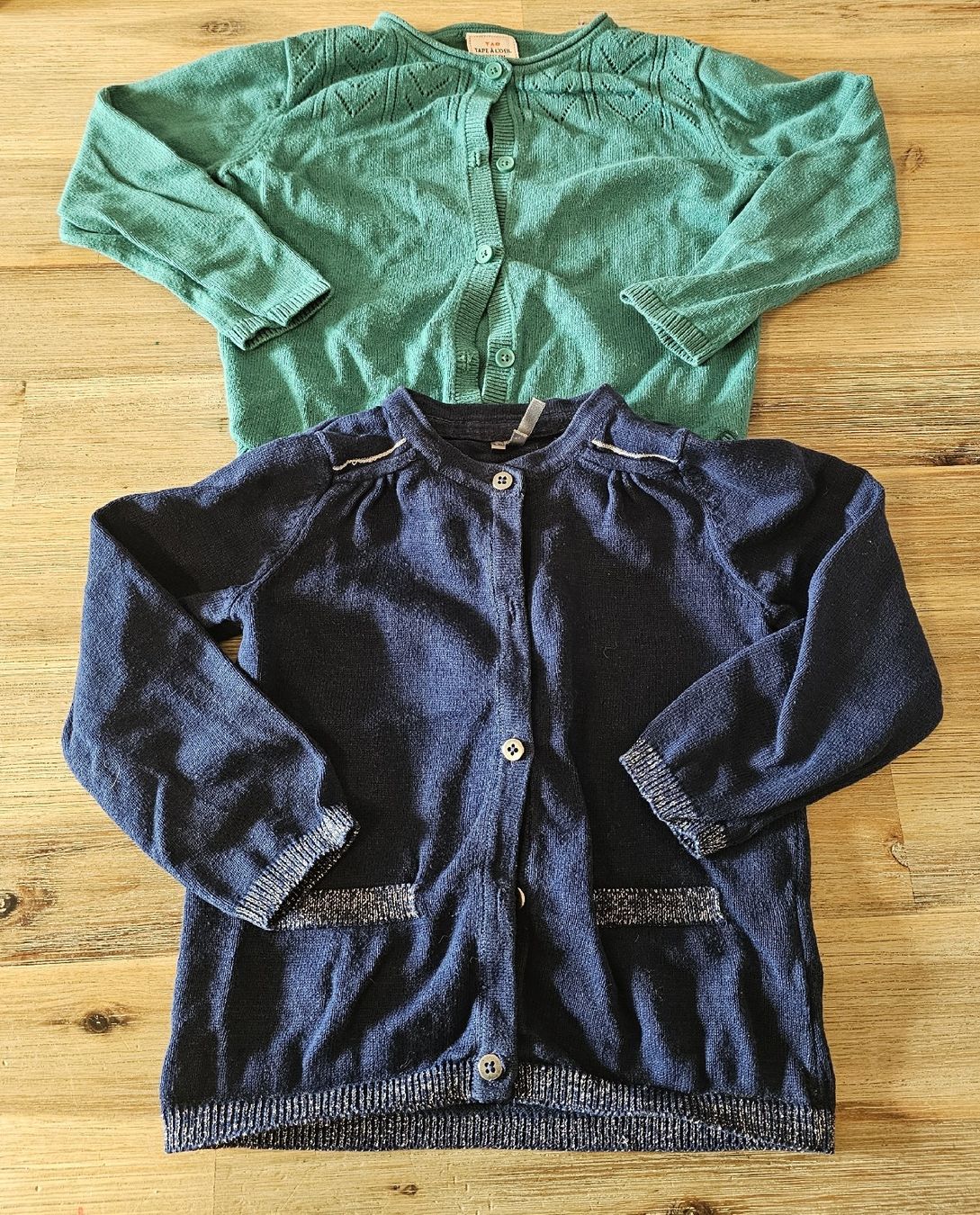 Jacken & Mäntel: Set 2 Strickjacken Mädchen Grösse 98 – Gebraucht aus Basel von Sinibini86