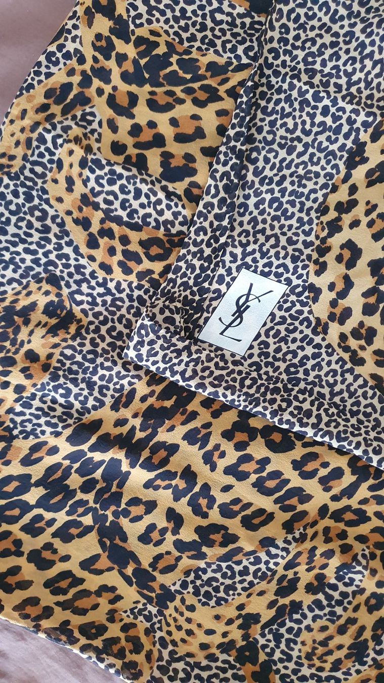 Saint Laurent Foulard & Sciarpe: Foulard Yves Saint Laurent – Usato da Rolle venduto da Croch007