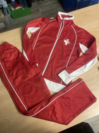 Schweiz Trainingsanzug / Jogginganzug Gr. 140, Rot!