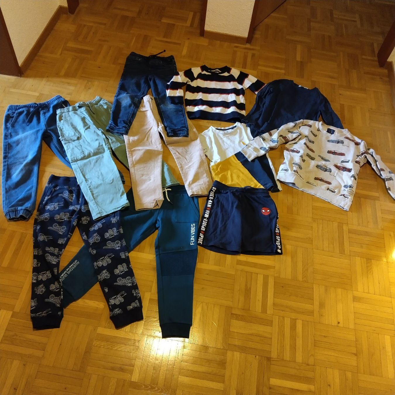 Lotti & Set di vestiti: Jungen Kleiderpaket Gr. 122 – Usato da Oberdorf NW venduto da niederj 1