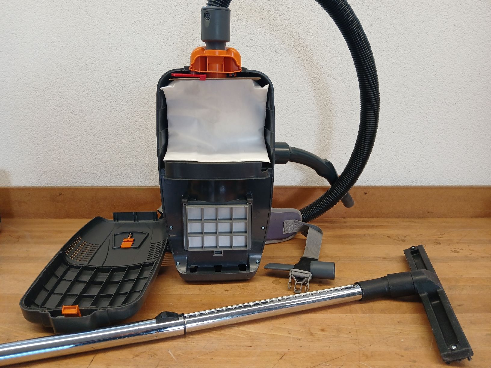 Aspirapolveri & Accessori: Taski Rückensauger Aero BP plus – Usato da Uttwil venduto da Hoyomonterey 2