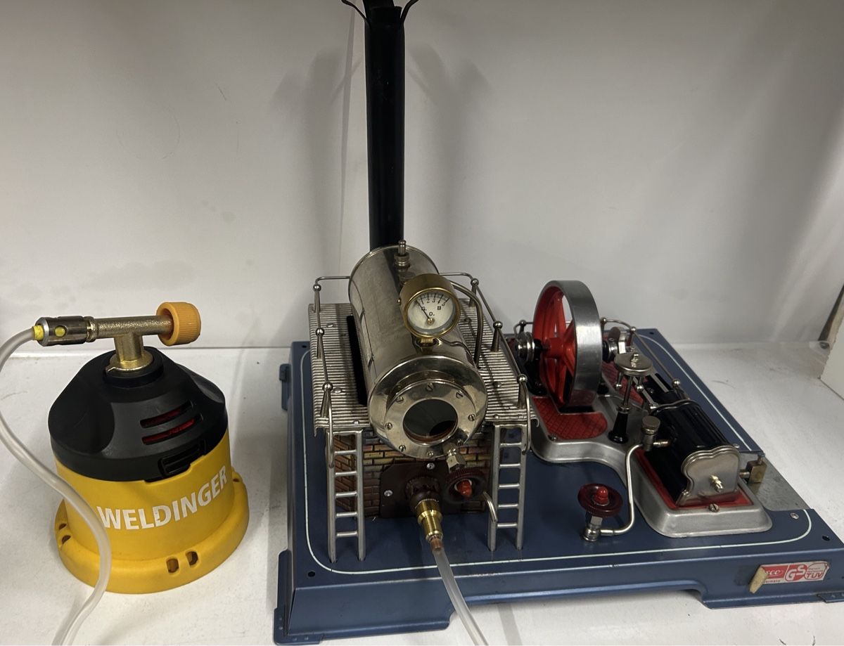 Wilesco Kit di modellismo & Modellini statici: Wilesco D20 mit Gasfeuerung – Usato da Niederscherli venduto da dampfueli