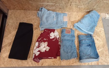 5 kurze Hosen, 1 Jupe