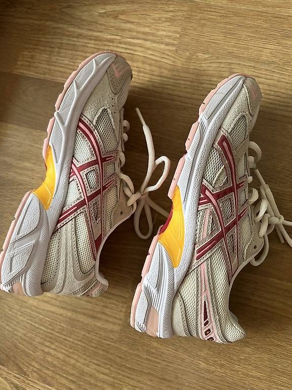 Chaussures femmes: Asics Schuhe Neuwertig  – D'occasion à Adligenswil par Sonnmatt7 2