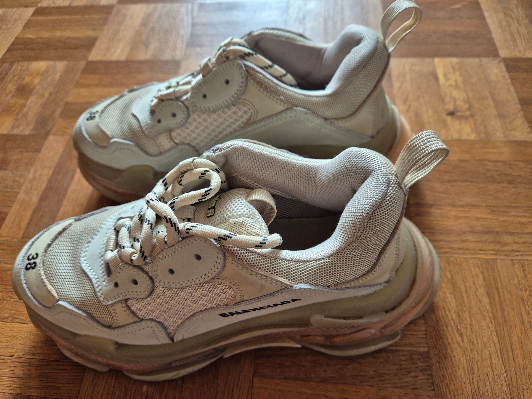 Balenciaga Scarpe da donna: Balenciaga Sneaker Gr. 38 beige – Usato da Lohn-Ammannsegg venduto da Ricarda72 1