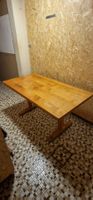 Table en bois massif avec deux pieds état correct