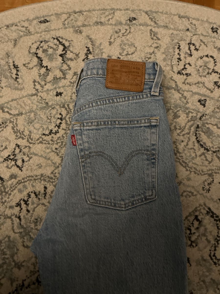 Levi's Jeans: Levi's Ribcage straight W25 L27 – Nuovo (secondo la descrizione) da Genève venduto da mar_mkc7 2