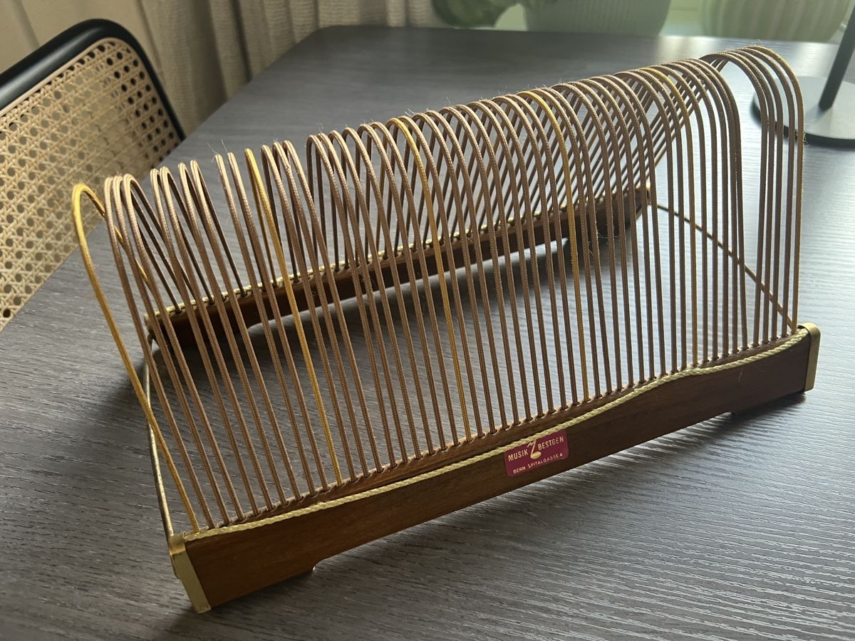 Supporti per strumenti musicali & leggii: Vintage Schallplattenständer Bestgen Bern – Usato da St. Gallen venduto da jil_d5rh
