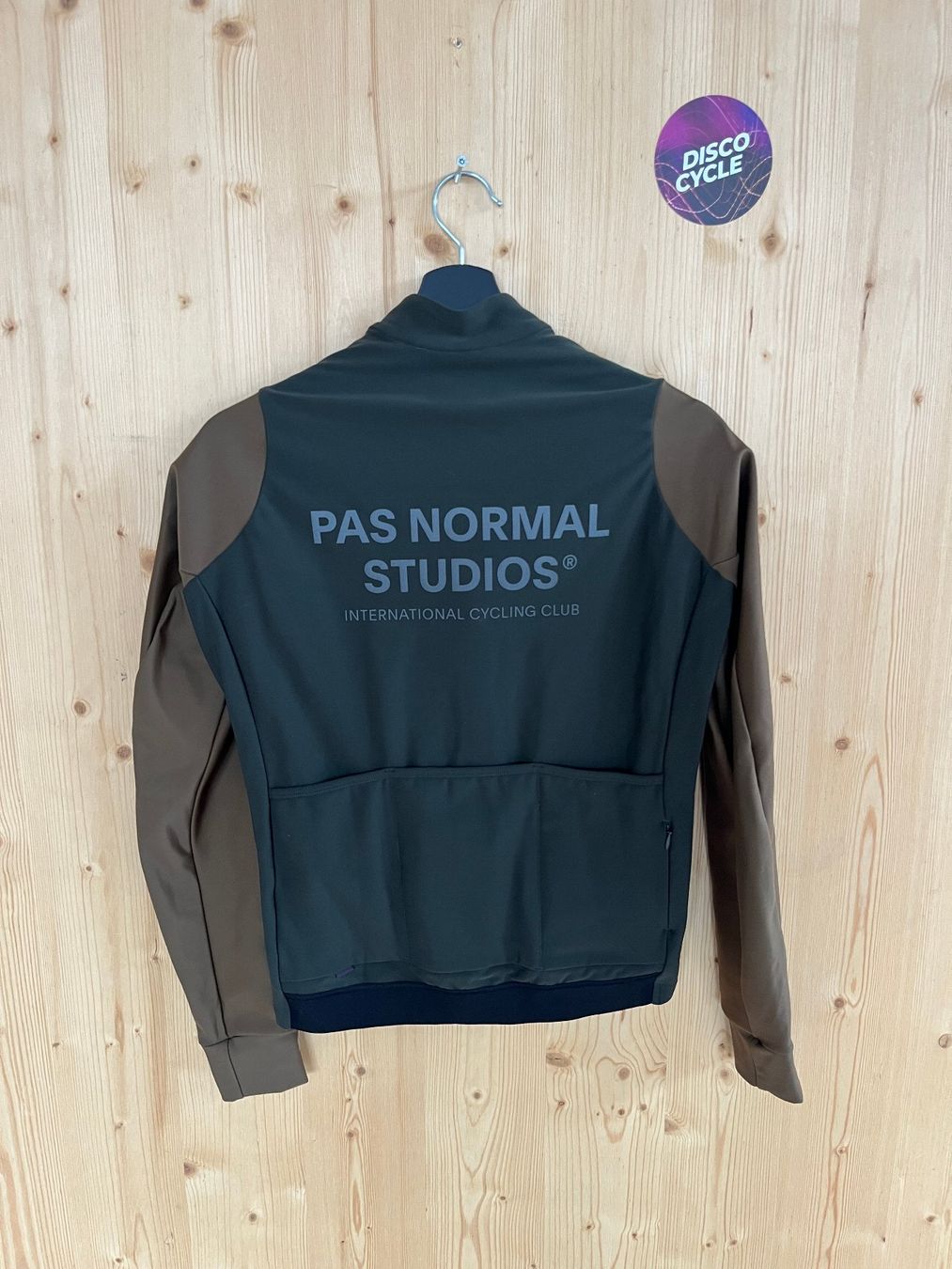 Pas Normal Studios Canottiere & Pantaloni: % Pas Normal Studios Men's Mechanism Thermal Long - M – Nuovo e nell'imballaggio originale da Bern venduto da Disco_Cycle 1