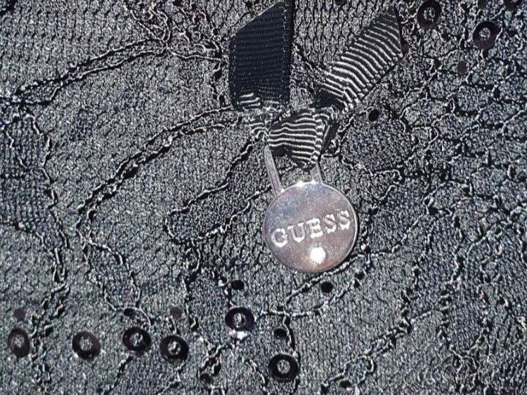 Petite robe noire pailletée Guess taille S. 2