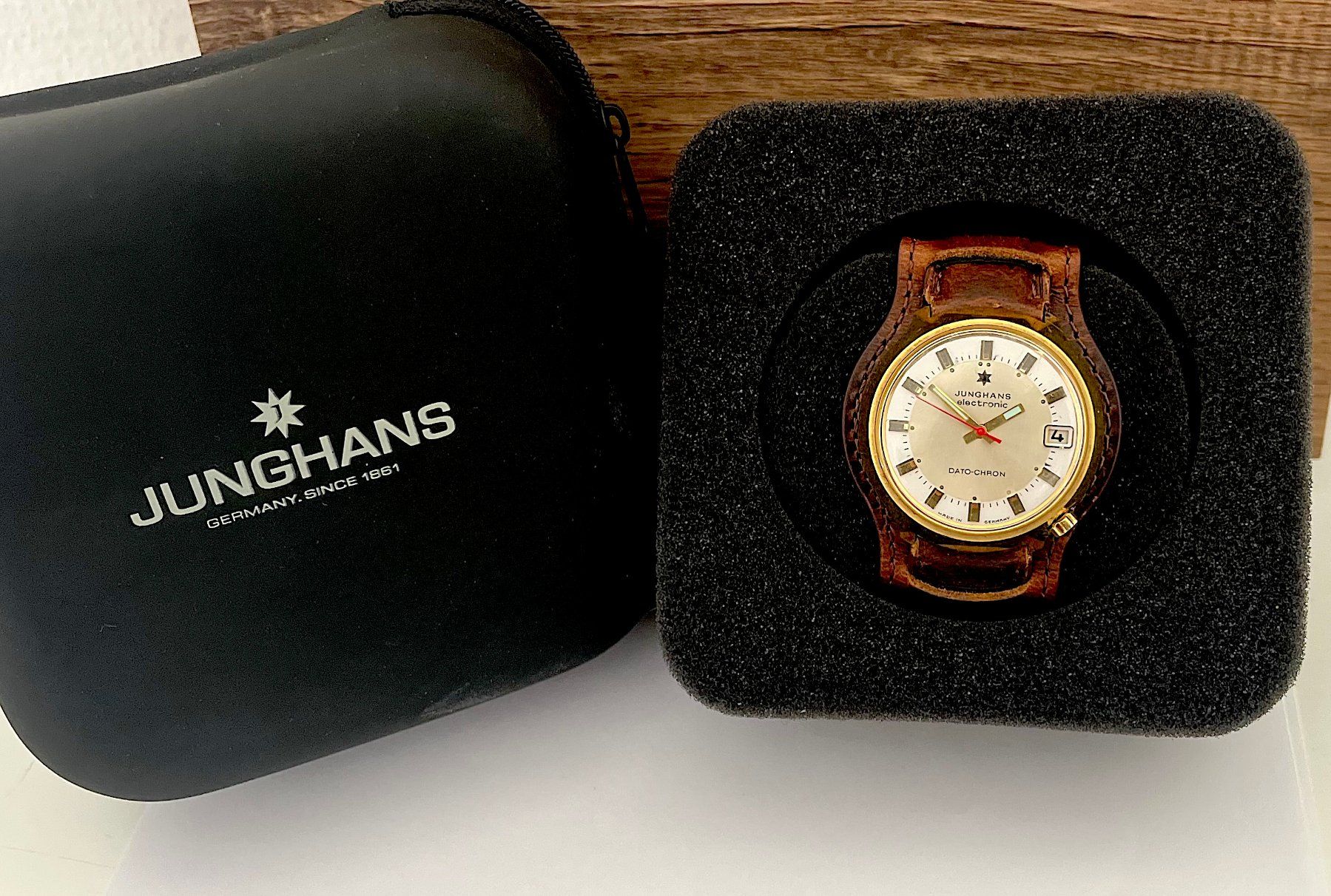 Junghans Orologi: Junghans Electronic Dato-Chron mit Box, Ø38mm – Usato da Zürich venduto da GentsStuff 1