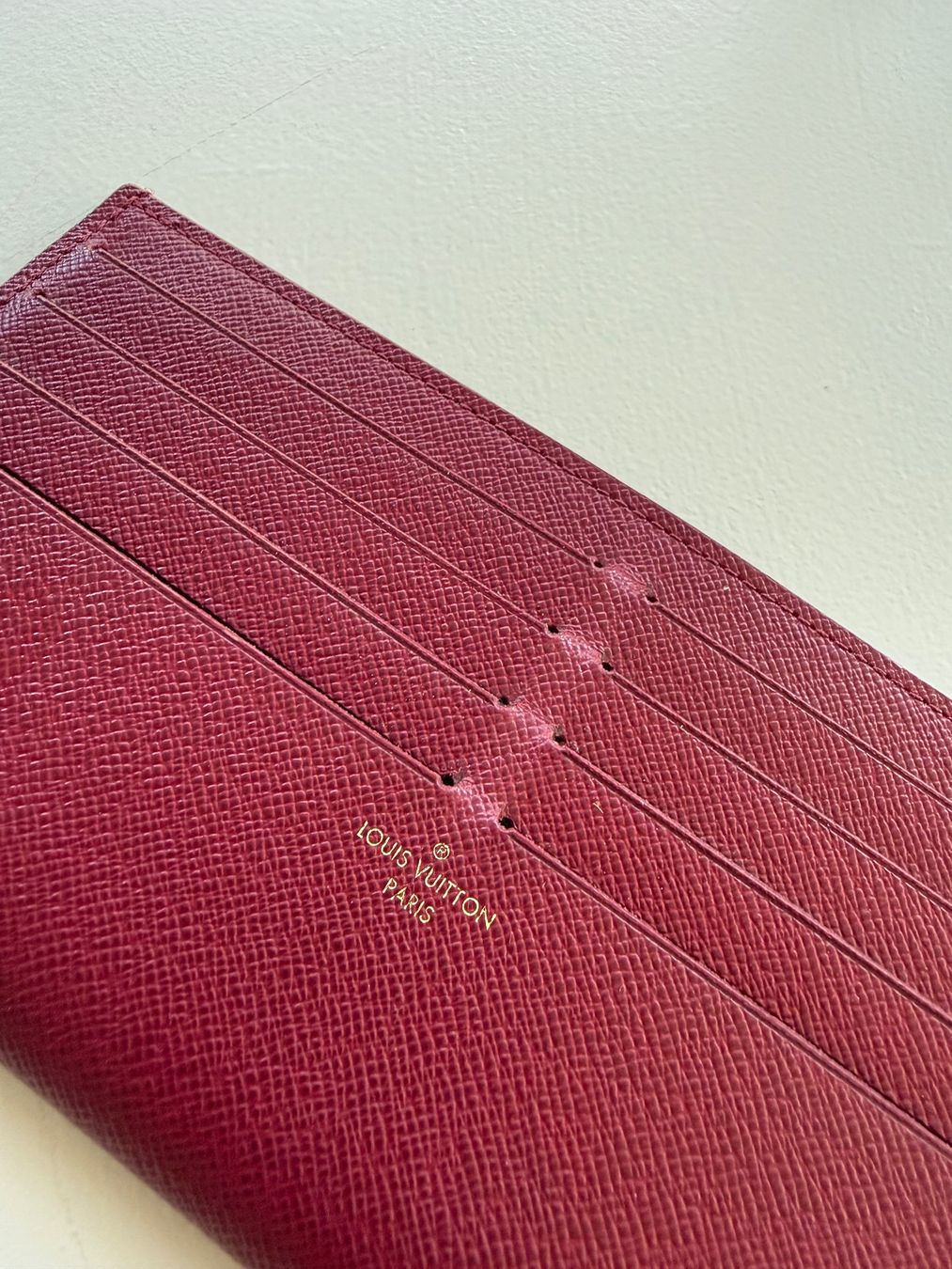 Louis Vuitton Altro in  Abbigliamento & Accessori: Louis Vuitton Kartenetui dunkelrot TOP – Usato da Dietschwil venduto da adr_gs9w 1