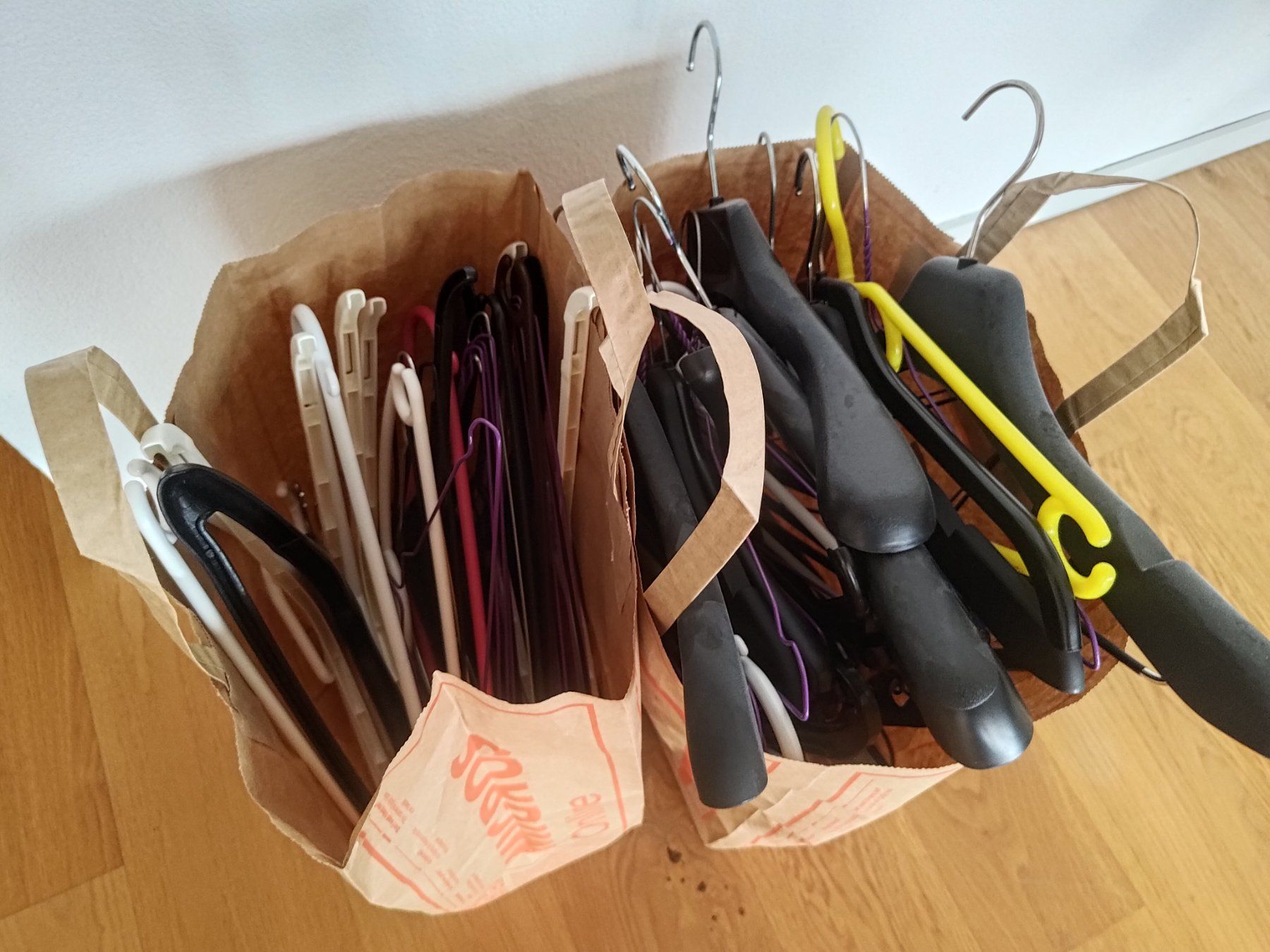 Appendiabiti: Gratis Kleiderbügel – Usato da Niederwangen b. Bern venduto da AnnetteTanne